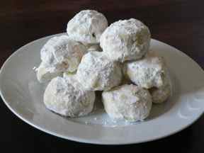 Plate of Kourabiethes 
